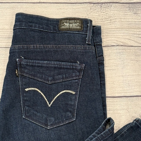Levi's VTG Women's Dark Wash Black Patch Jeans C
Cropped Straight Leg/size 10 - Picture 6 of 10